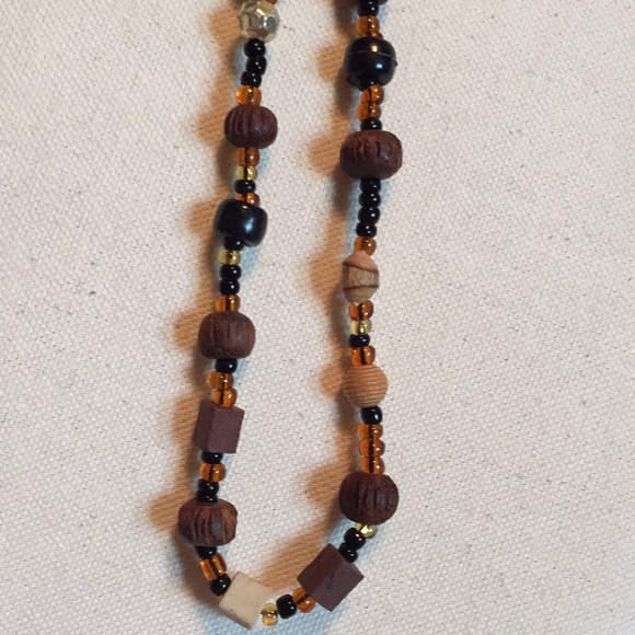 14” wood & glass bead necklace animal style - Picture 4 of 6